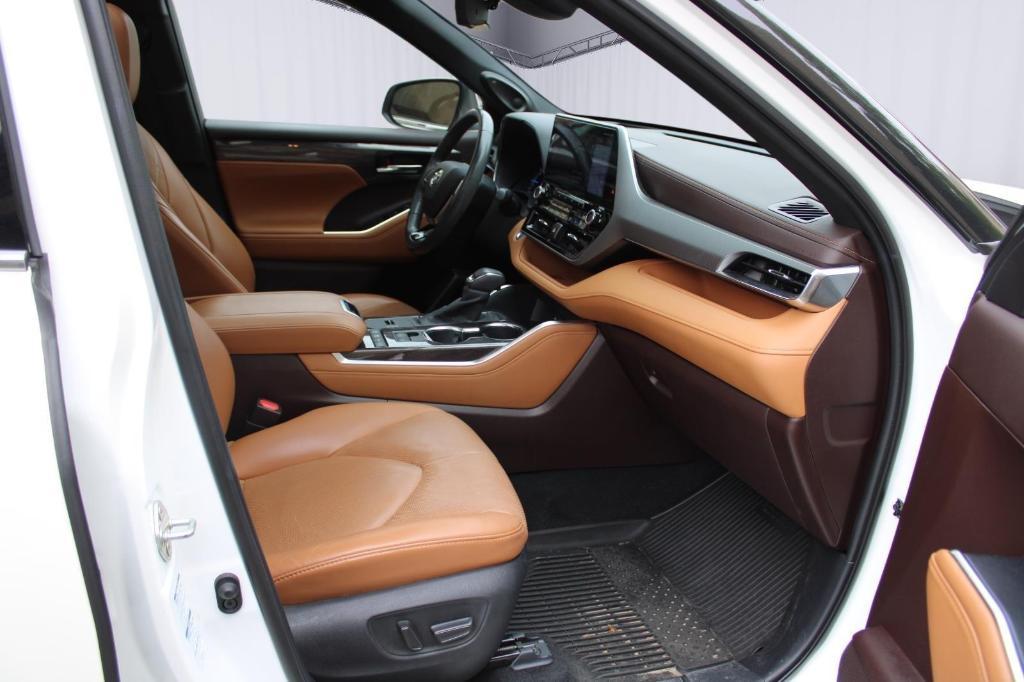 used 2020 Toyota Highlander Hybrid car, priced at $44,980