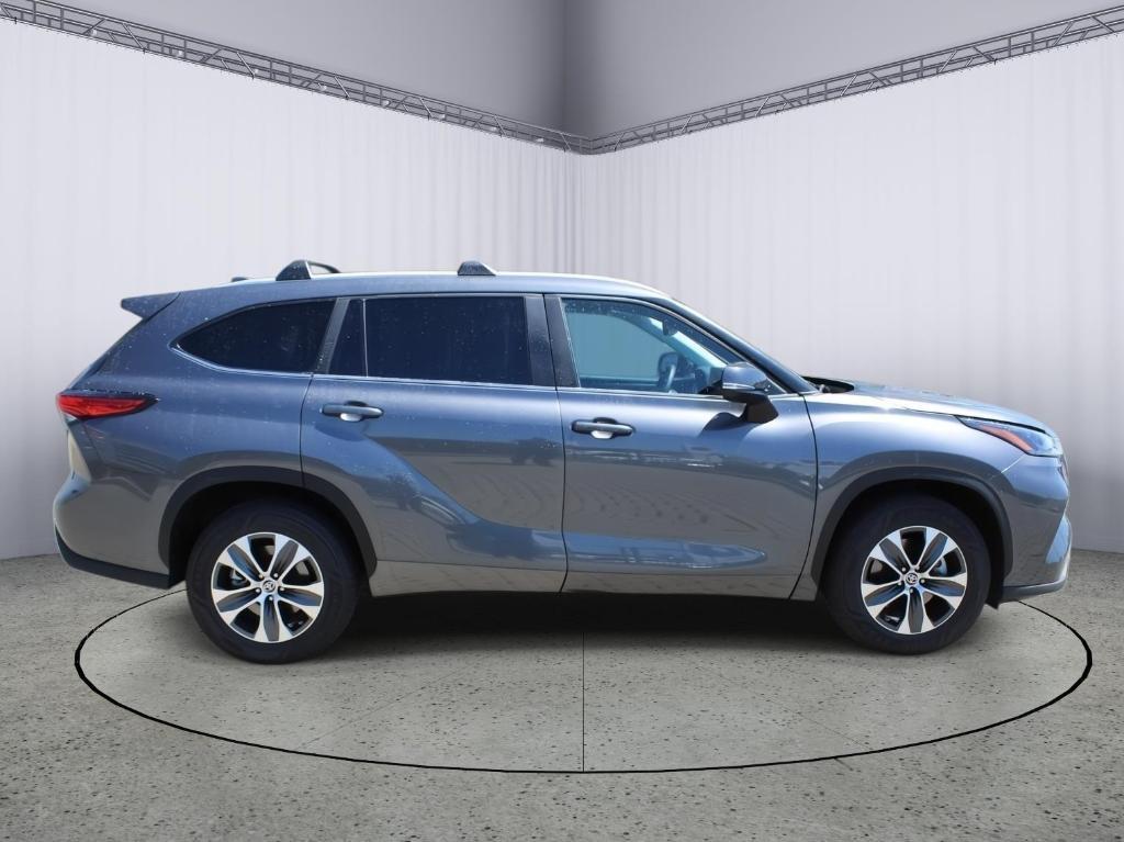 used 2023 Toyota Highlander Hybrid car, priced at $40,980