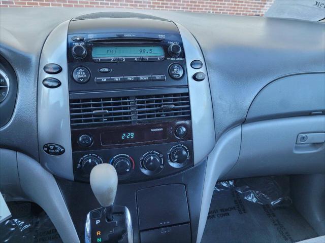 used 2007 Toyota Sienna car, priced at $4,999