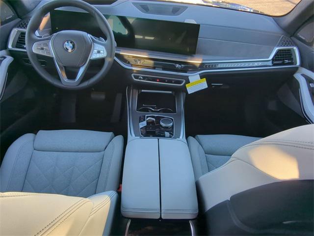 new 2025 BMW X7 car, priced at $89,905