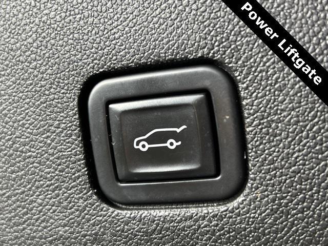 used 2022 Cadillac XT6 car, priced at $36,171
