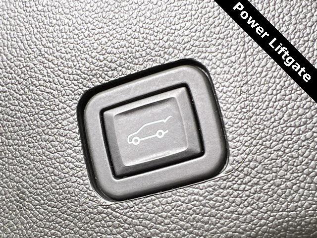 used 2023 Chevrolet Traverse car, priced at $35,960