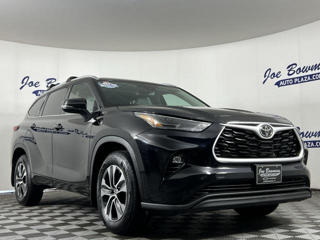 used 2022 Toyota Highlander car, priced at $34,969