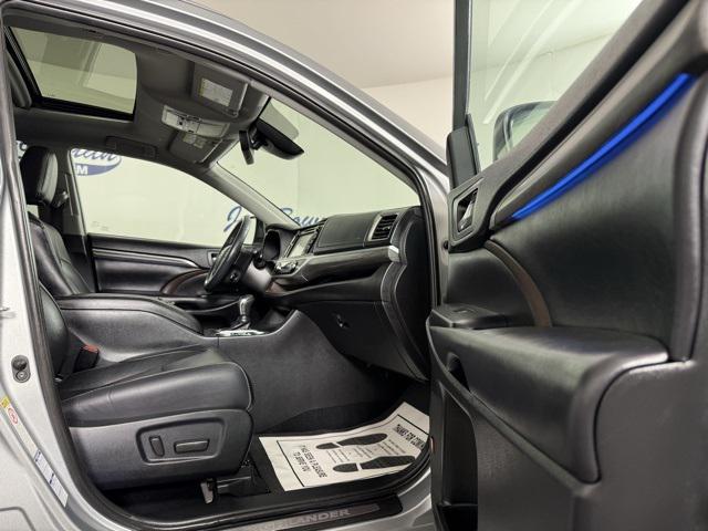 used 2019 Toyota Highlander car, priced at $28,382