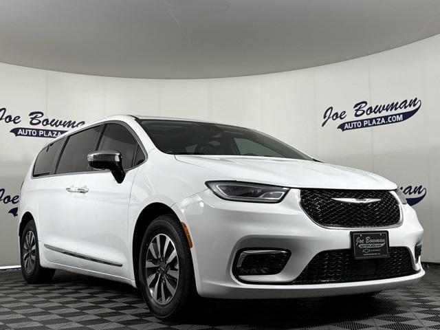used 2023 Chrysler Pacifica Hybrid car, priced at $24,728