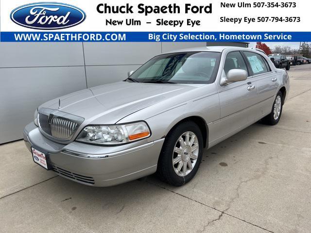 used 2011 Lincoln Town Car car, priced at $7,900