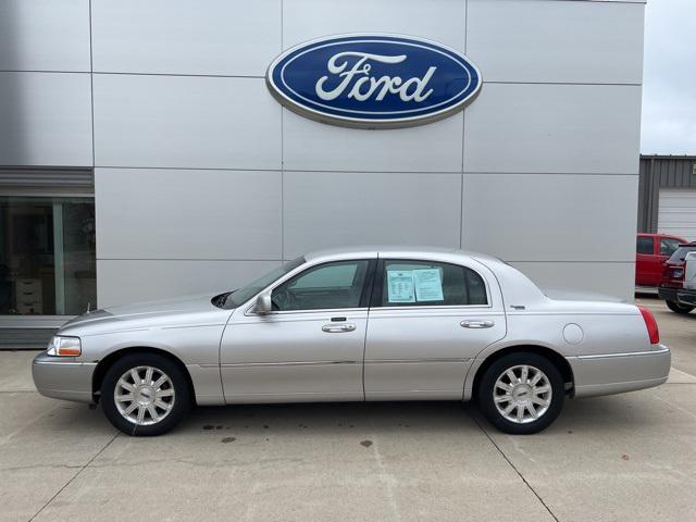 used 2011 Lincoln Town Car car, priced at $7,900