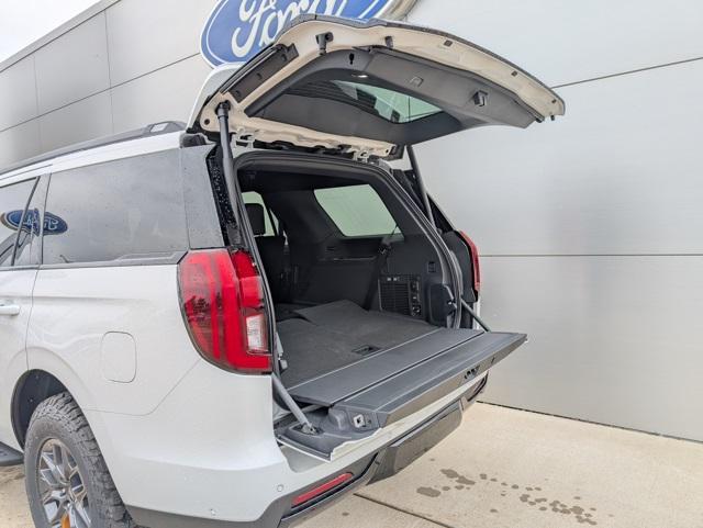 new 2025 Ford Expedition car, priced at $81,925
