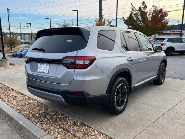 new 2025 Honda Pilot car, priced at $48,895