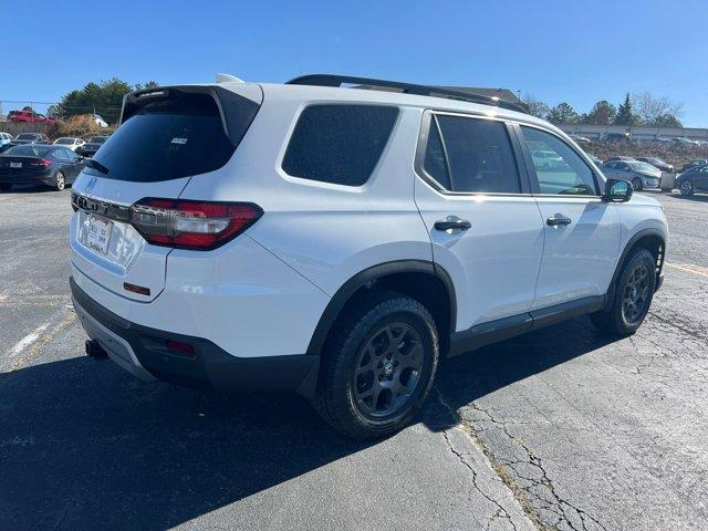 new 2025 Honda Pilot car, priced at $50,950