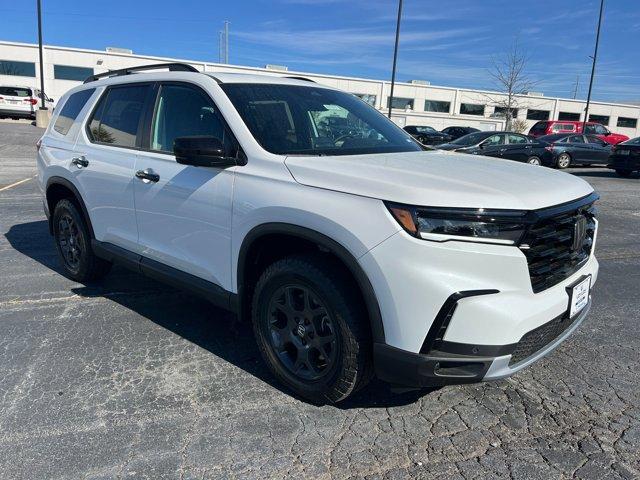 new 2025 Honda Pilot car, priced at $50,950