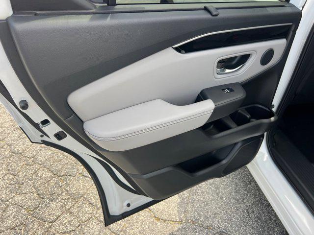 new 2025 Honda Pilot car, priced at $52,235