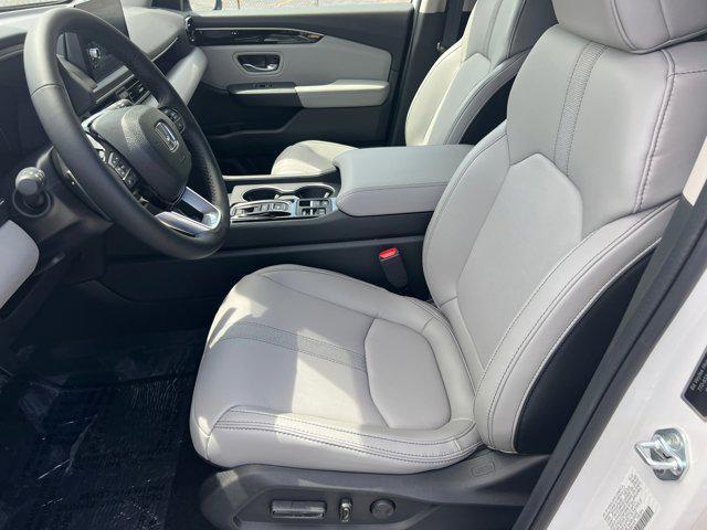 new 2025 Honda Pilot car, priced at $52,235