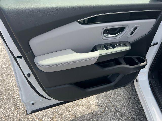 new 2025 Honda Pilot car, priced at $52,235