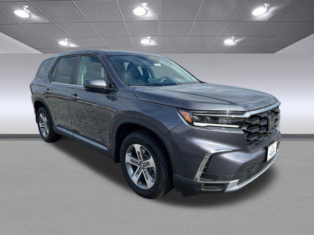 new 2025 Honda Pilot car, priced at $46,695