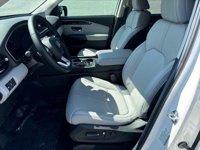 new 2025 Honda Pilot car, priced at $45,450