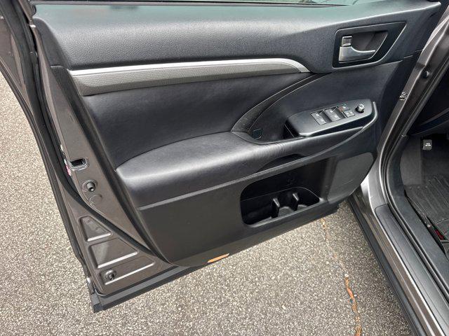 used 2019 Toyota Highlander car, priced at $26,991