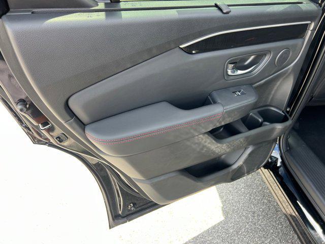 new 2025 Honda Pilot car, priced at $56,075