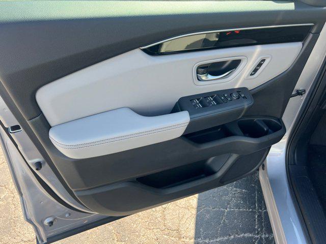 new 2025 Honda Pilot car, priced at $44,995