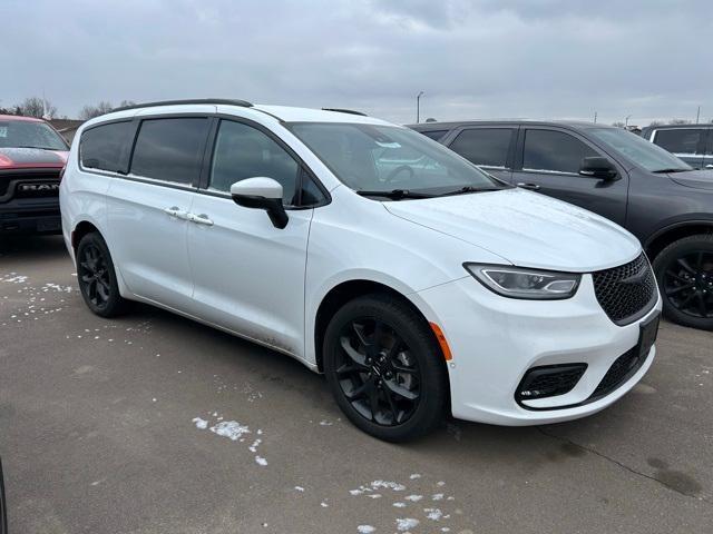 used 2023 Chrysler Pacifica car, priced at $34,999