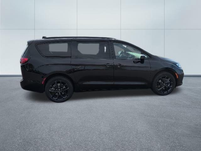 new 2026 Chrysler Pacifica car, priced at $51,688
