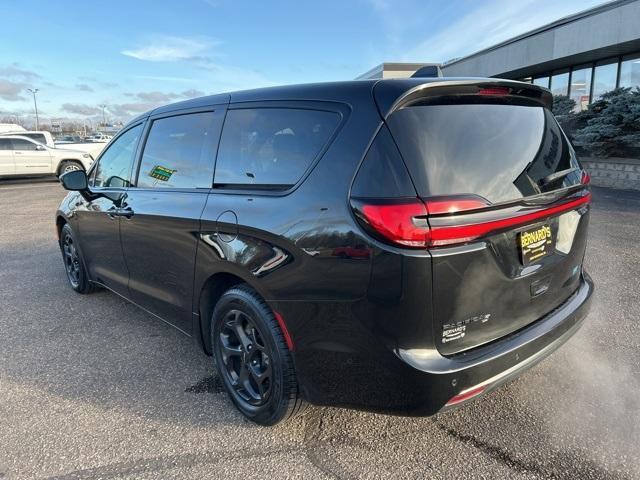 used 2022 Chrysler Pacifica Hybrid car, priced at $27,799