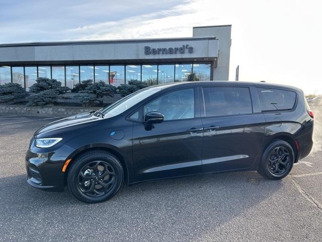 used 2022 Chrysler Pacifica Hybrid car, priced at $27,999