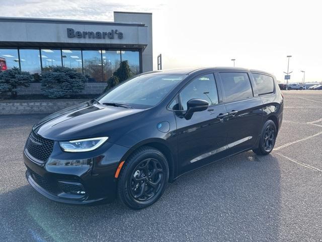 used 2022 Chrysler Pacifica Hybrid car, priced at $27,799