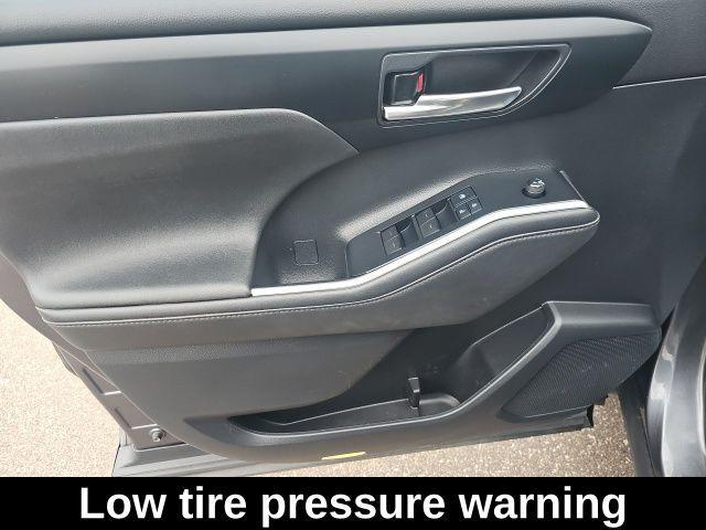 used 2021 Toyota Highlander car, priced at $27,999