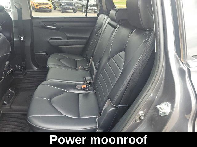 used 2021 Toyota Highlander car, priced at $27,999