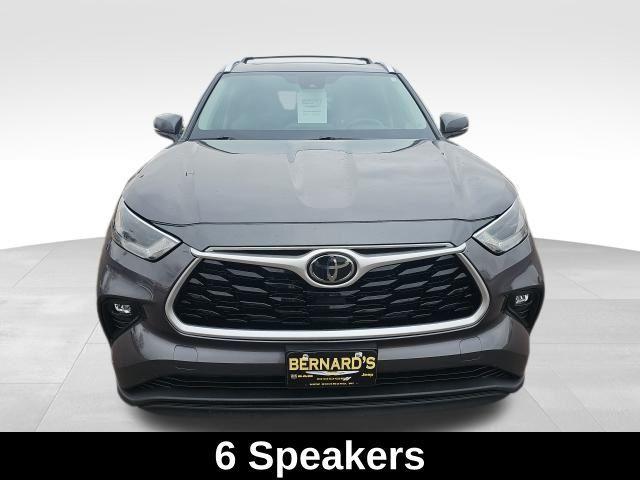 used 2021 Toyota Highlander car, priced at $27,999