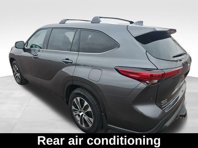 used 2021 Toyota Highlander car, priced at $27,999