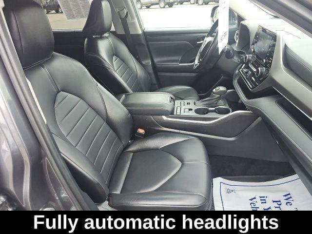 used 2021 Toyota Highlander car, priced at $27,999