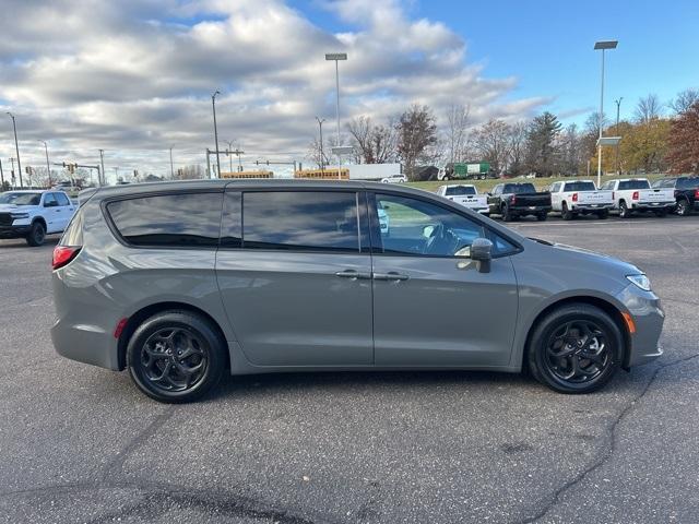 used 2022 Chrysler Pacifica Hybrid car, priced at $27,599