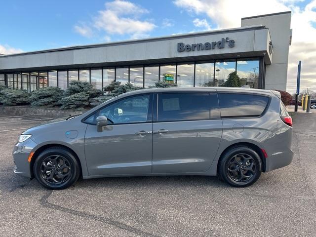 used 2022 Chrysler Pacifica Hybrid car, priced at $27,599