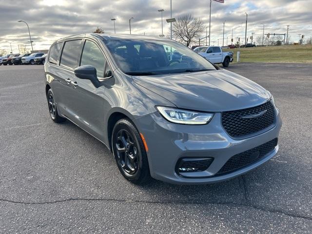 used 2022 Chrysler Pacifica Hybrid car, priced at $27,599