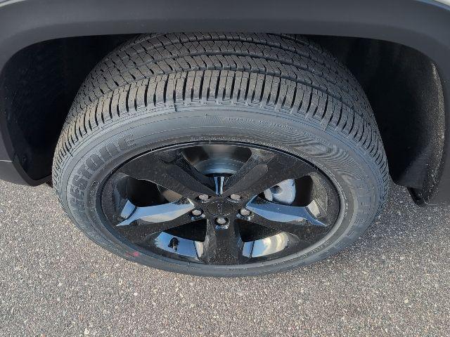 new 2025 Jeep Grand Cherokee car, priced at $43,888