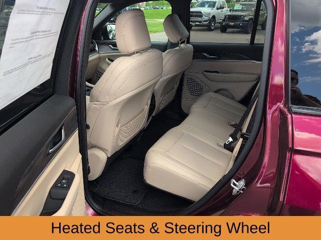 new 2025 Jeep Grand Cherokee car, priced at $45,738