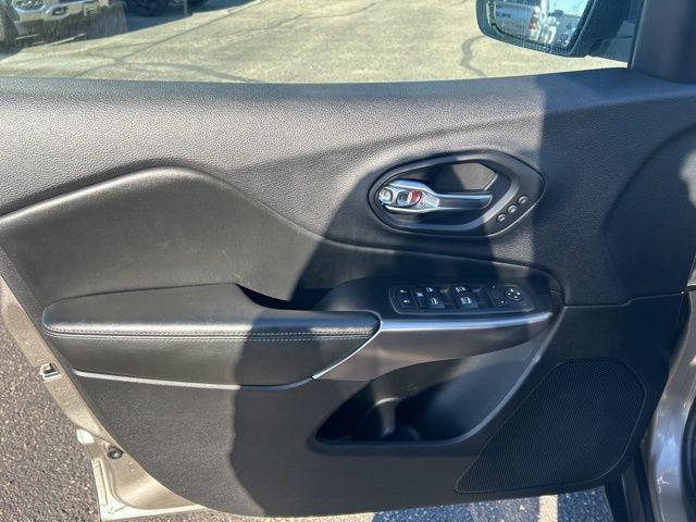 used 2019 Jeep Cherokee car, priced at $21,499