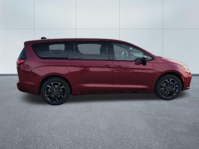 new 2026 Chrysler Pacifica car, priced at $47,888