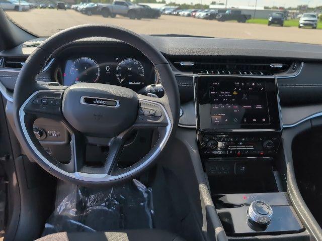 new 2025 Jeep Grand Cherokee car, priced at $39,988