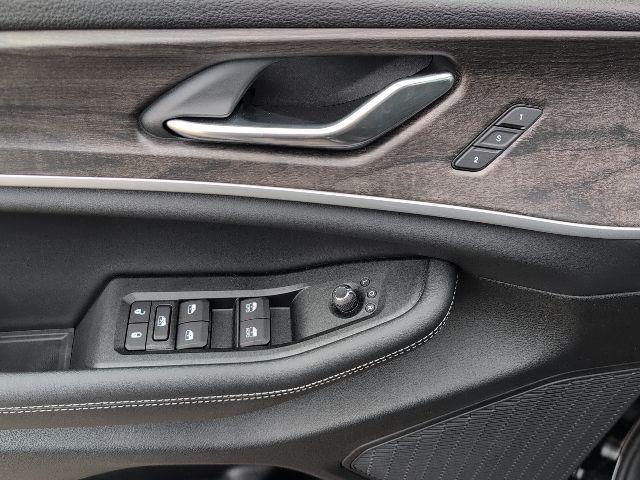 new 2025 Jeep Grand Cherokee car, priced at $46,288