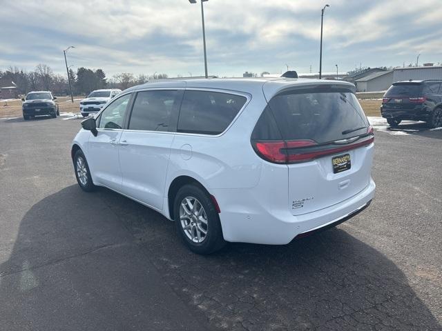 new 2024 Chrysler Pacifica car, priced at $42,288