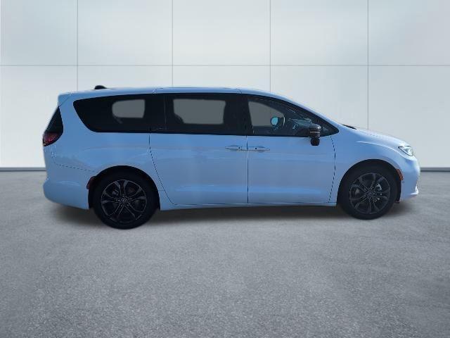 new 2026 Chrysler Pacifica car, priced at $38,888