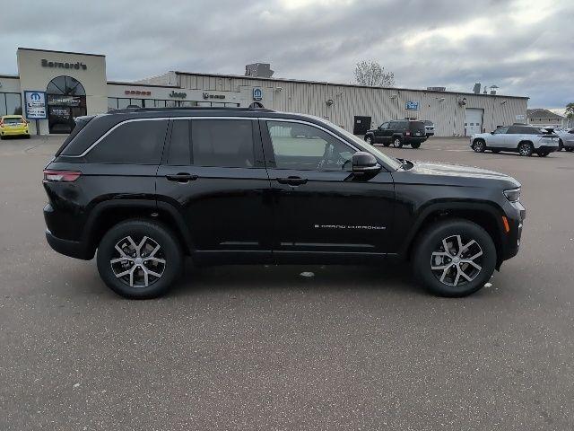 new 2025 Jeep Grand Cherokee car, priced at $43,488