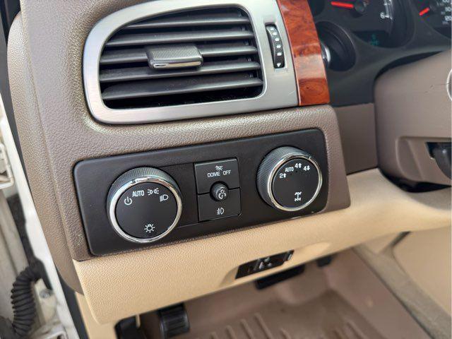 used 2014 Chevrolet Suburban car, priced at $13,000
