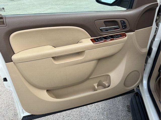 used 2014 Chevrolet Suburban car, priced at $13,000