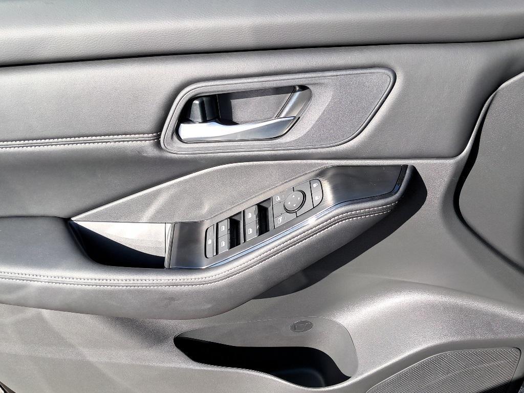 new 2026 Nissan Rogue car, priced at $33,052