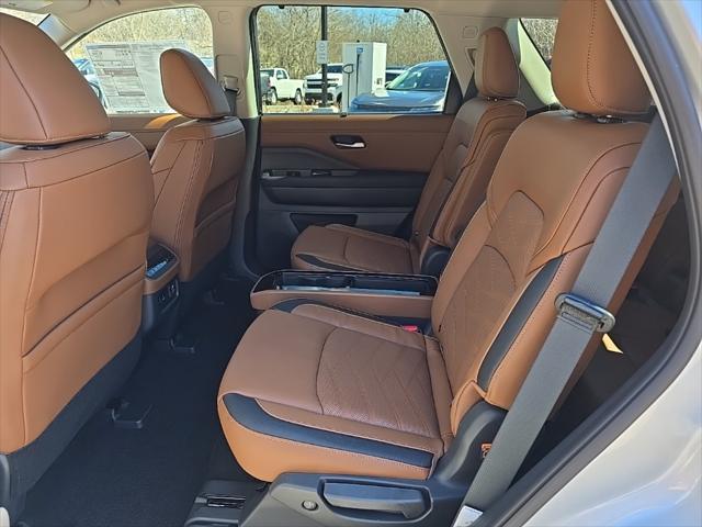 new 2025 Nissan Pathfinder car, priced at $50,952