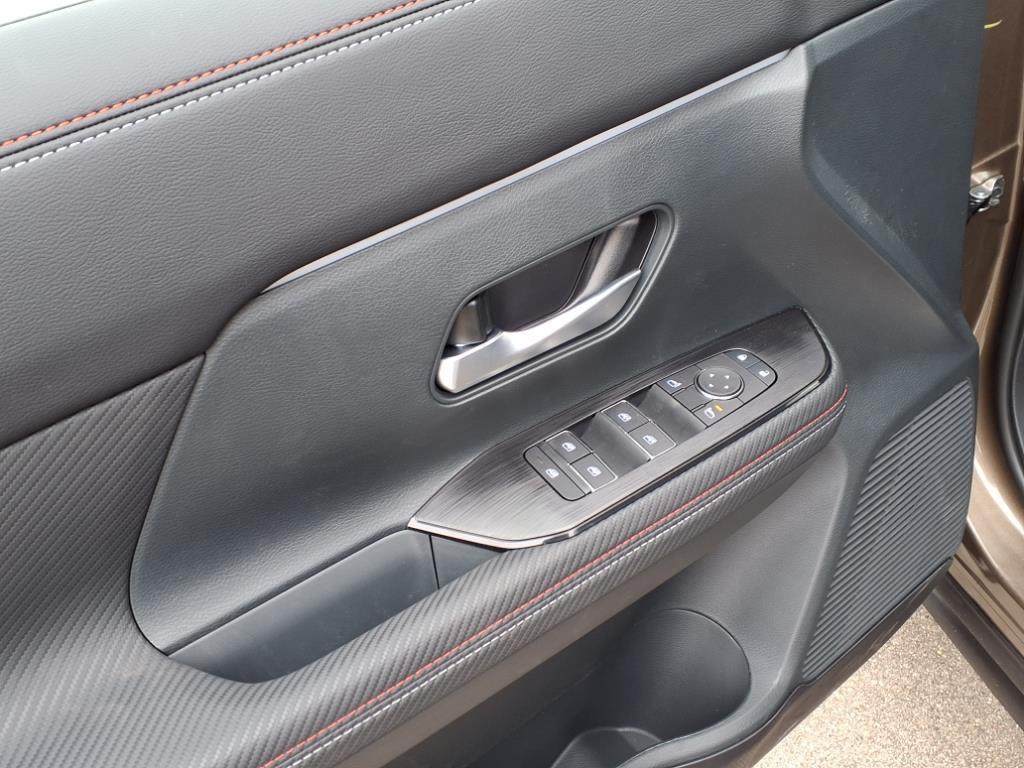 new 2025 Nissan Kicks car, priced at $27,022